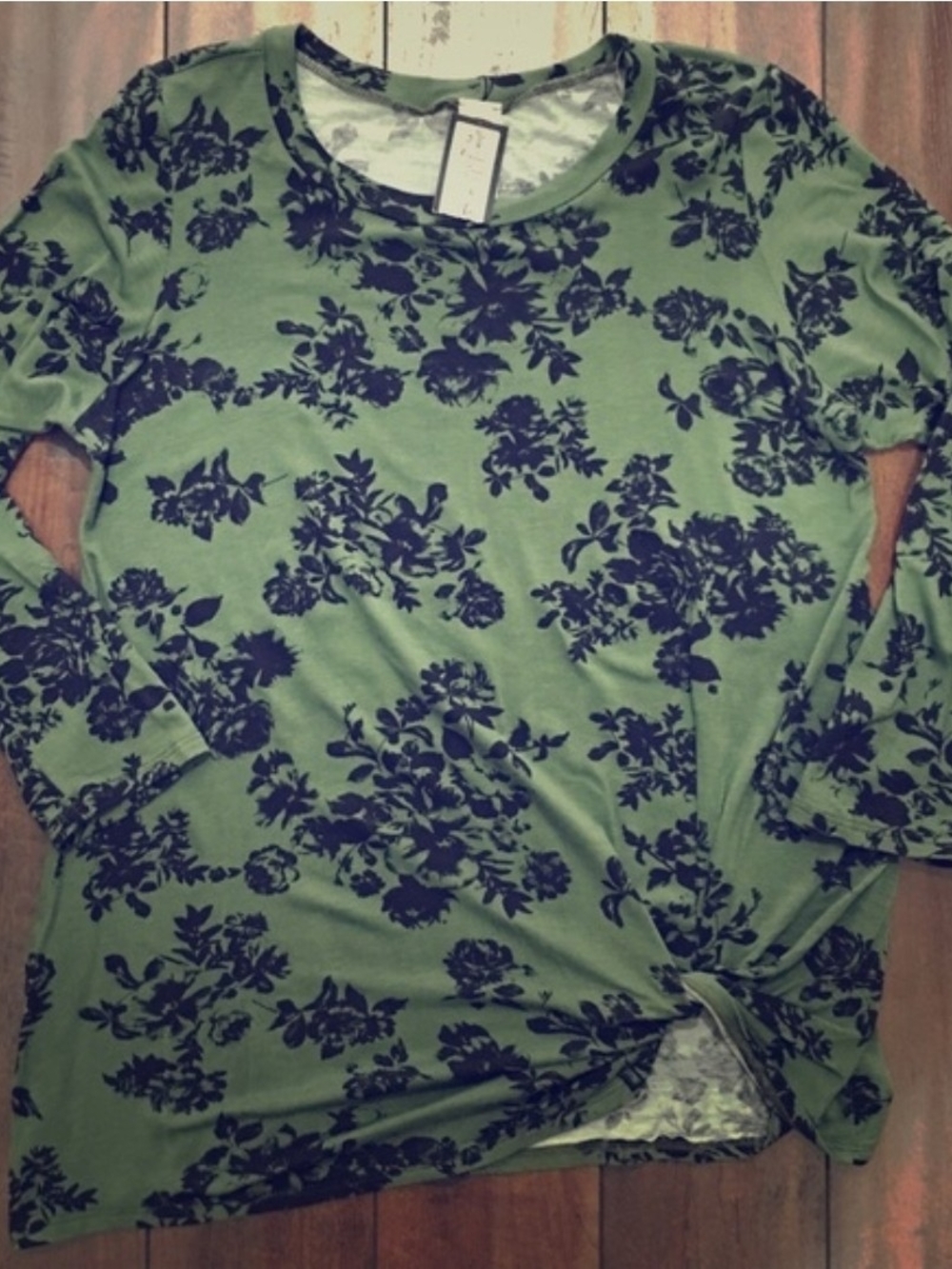 Women's Green Floral Long-Sleeve Knot Front Tee
